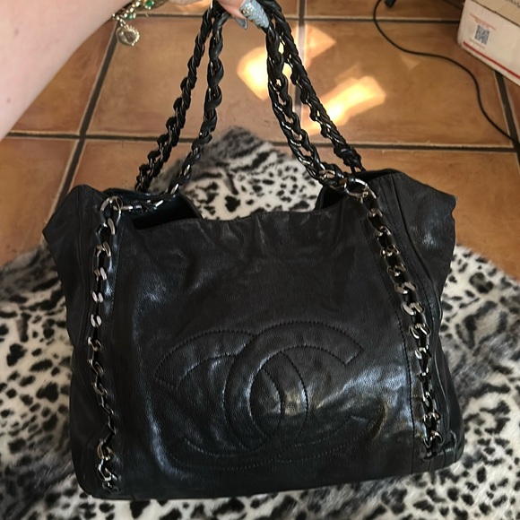 Chanel East west Stunning 🤩 ♥️ - Picture 1 of 13